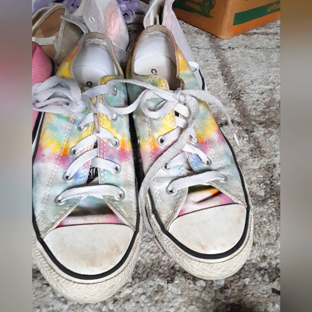 Girls size 2 converse